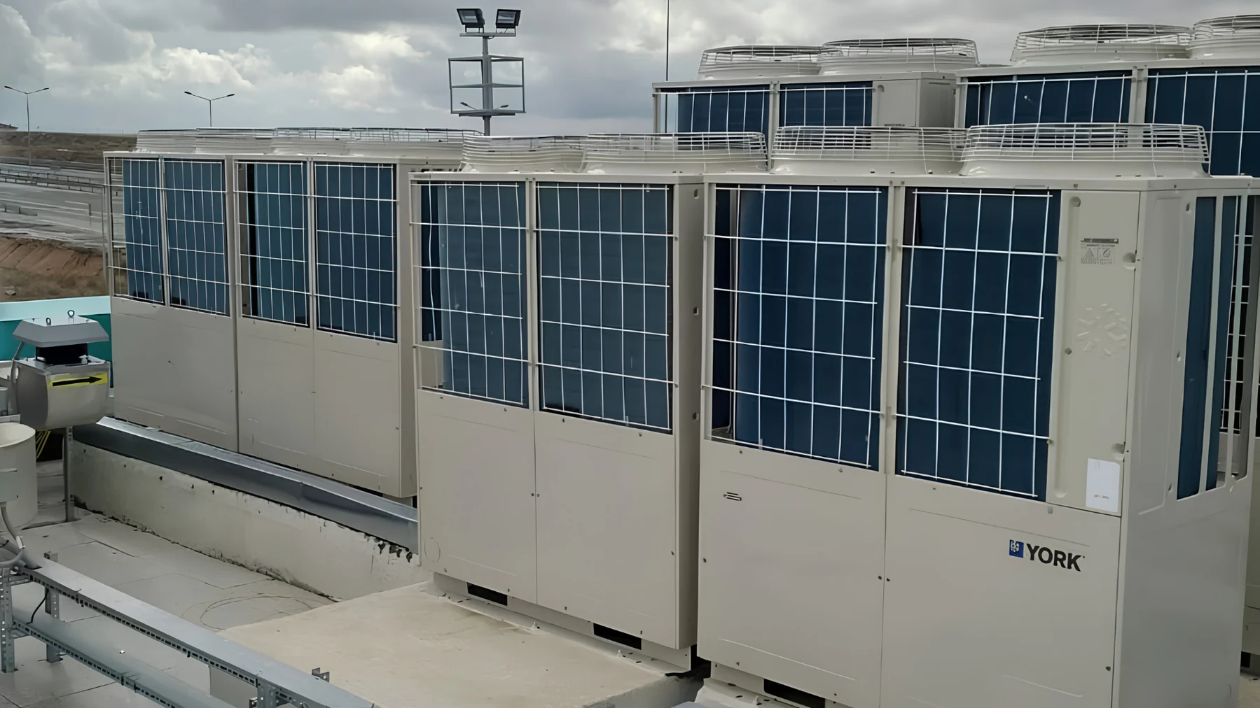 Çatı üzerinde VRF dış üniteleri